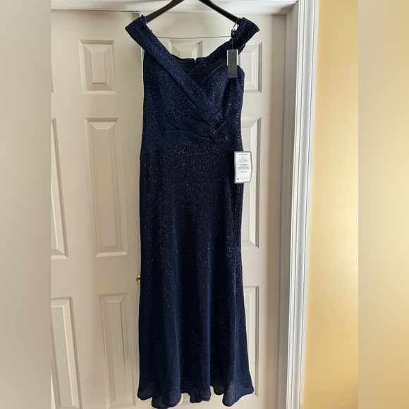 Blue evening gown - Picture 1 of 9